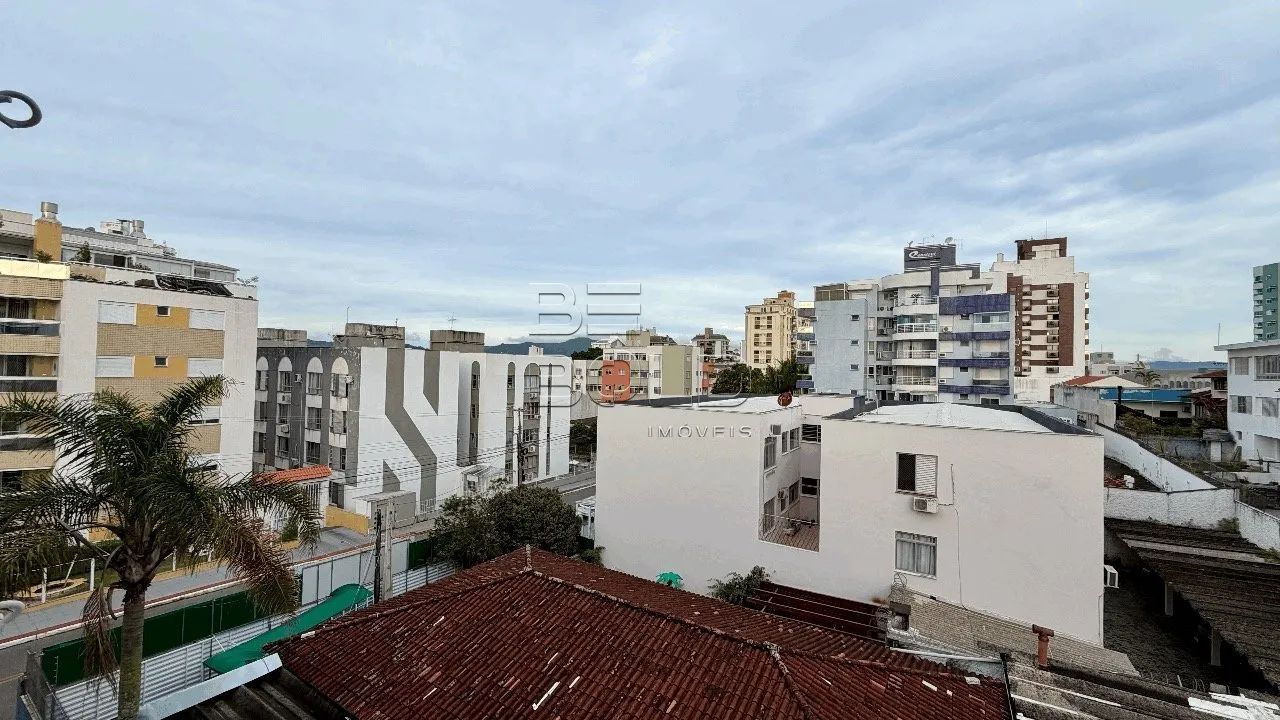 Apartamento reformado 1 dormitório em Coqueiros