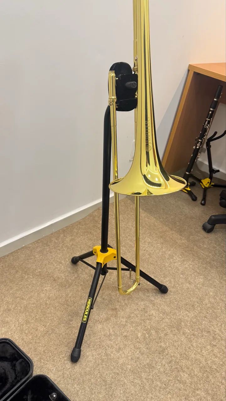 Suporte para trombone novinho 