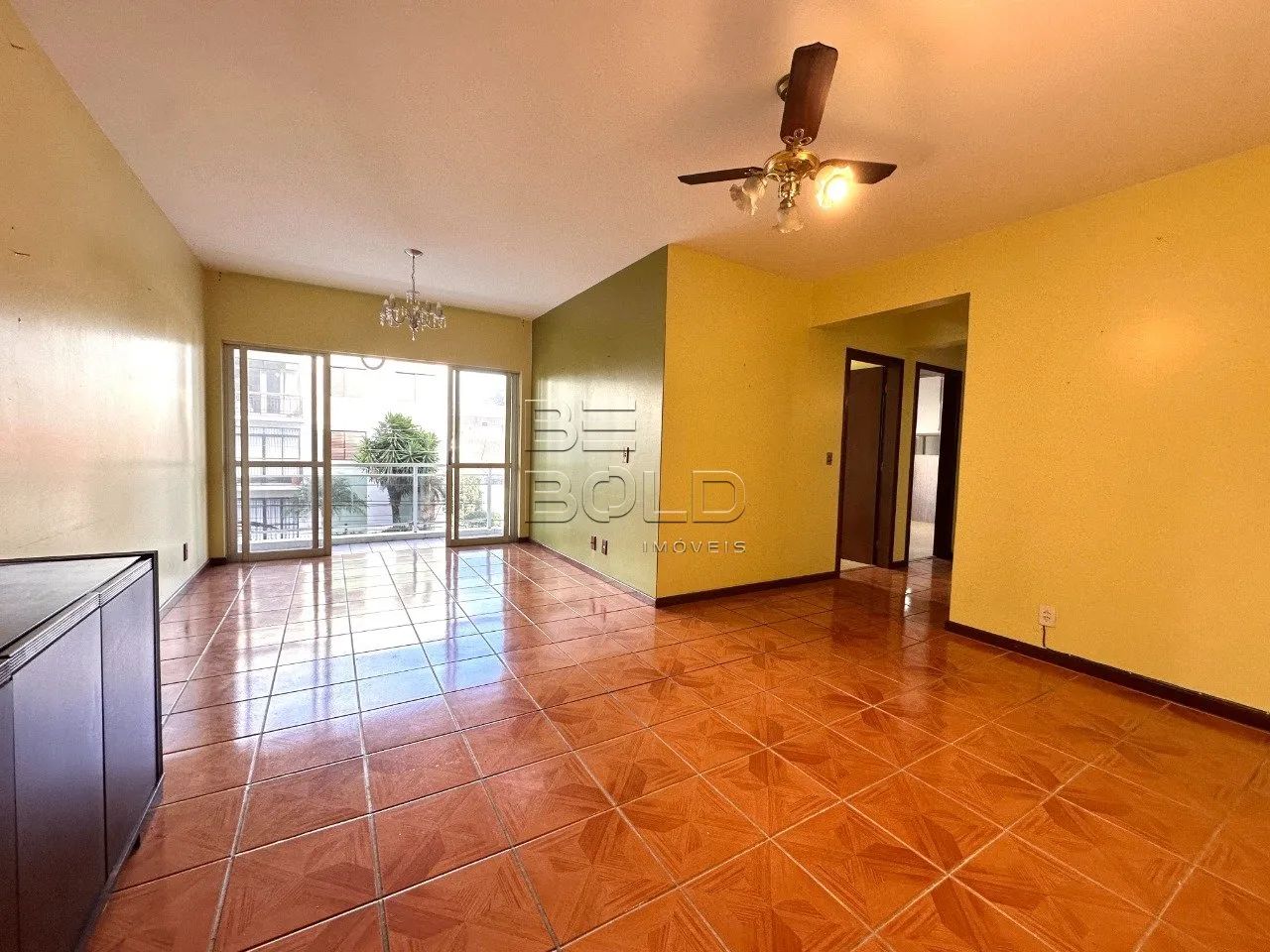 Apartamento amplo com 3 dormitórios em Coqueiros - Foto 2