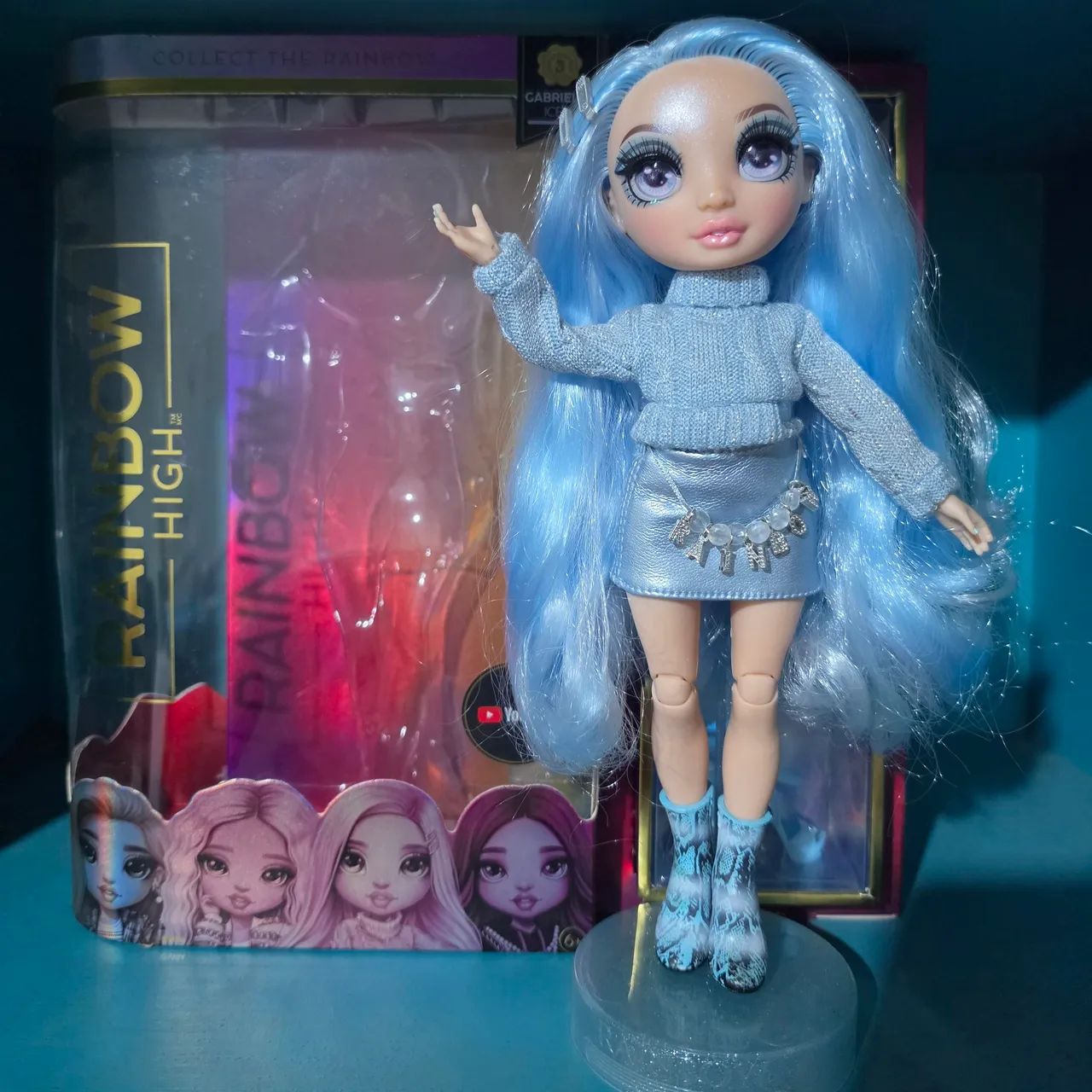 Boneca Gabriella Icely Rainbow High completa com caixa