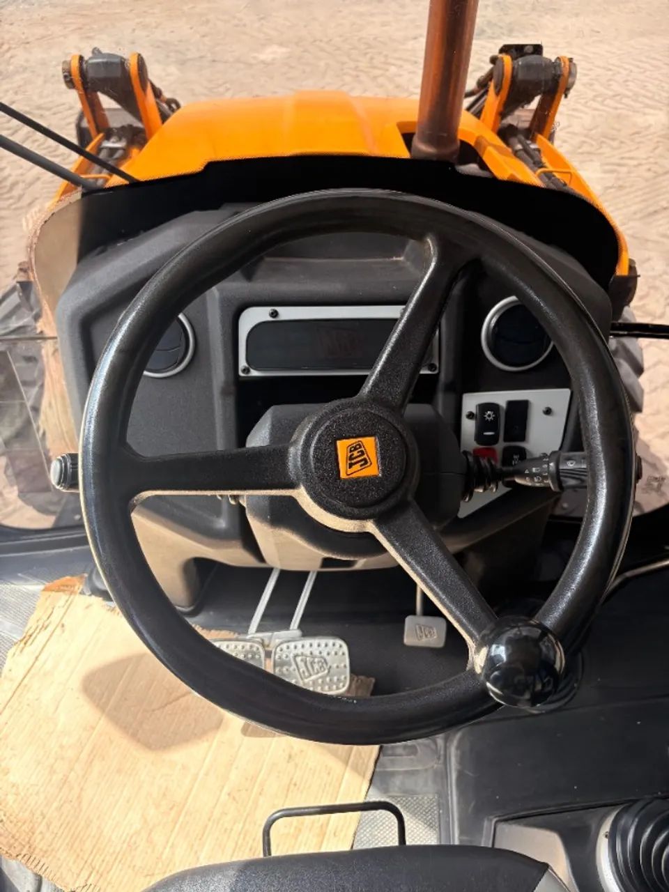 Retroescavadeira JCB 3CX ano 2023 - emplacada - Foto 4