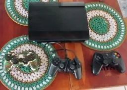 Ps3 Desbloqueado com 3 controles paralelos.