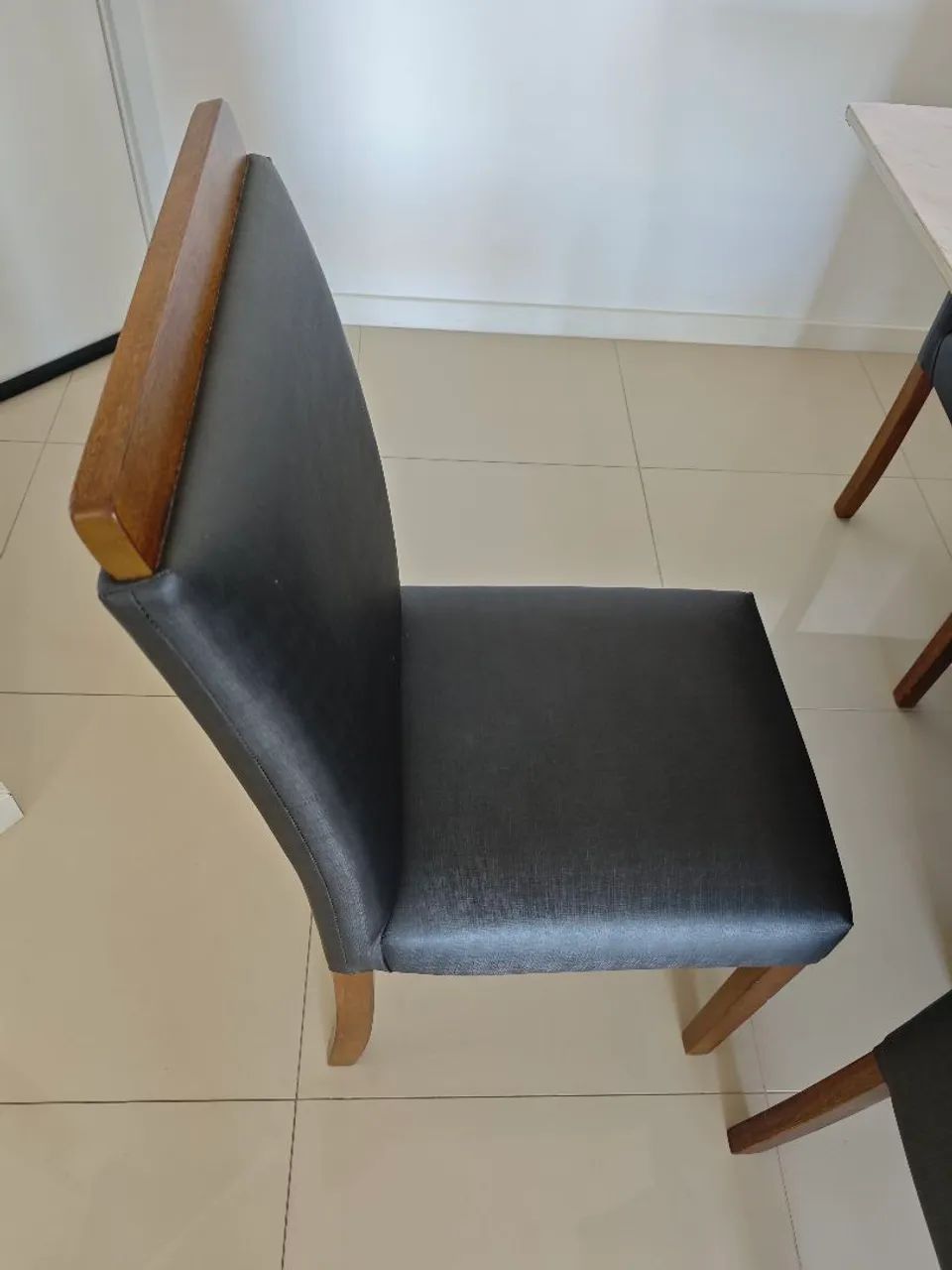 Vendo mesa com 6 cadeiras - Foto 4