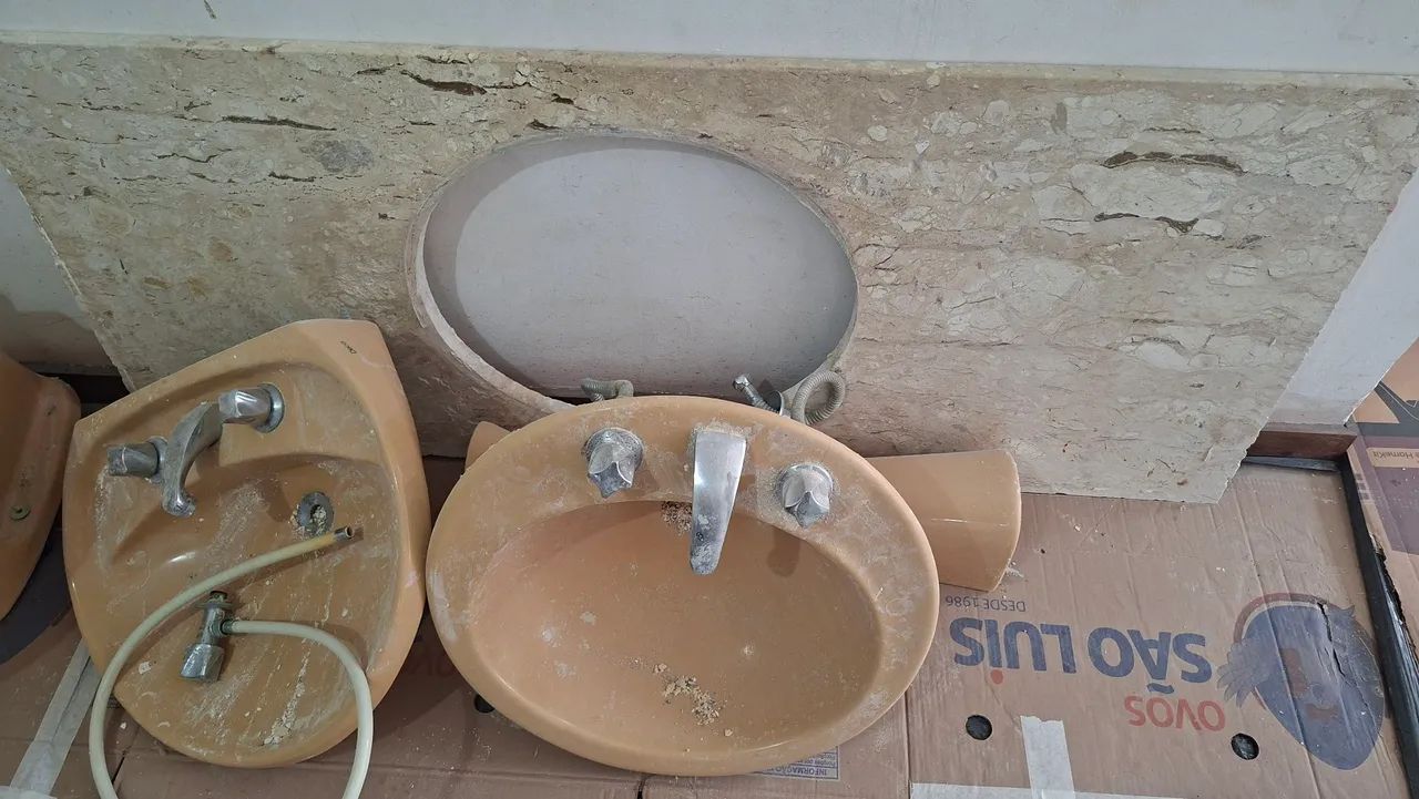 Bancada e pia de banheiro. - Foto 2