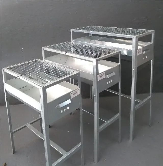  Churrasqueira Retangular Aço Galvanizado c/ Pé 