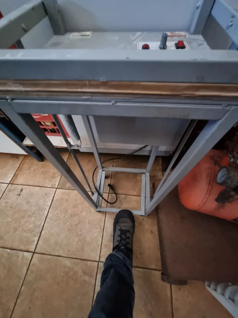 Seladora de coluna com pedal e regulagem de temperatura bivolt bem conservada - Foto 4