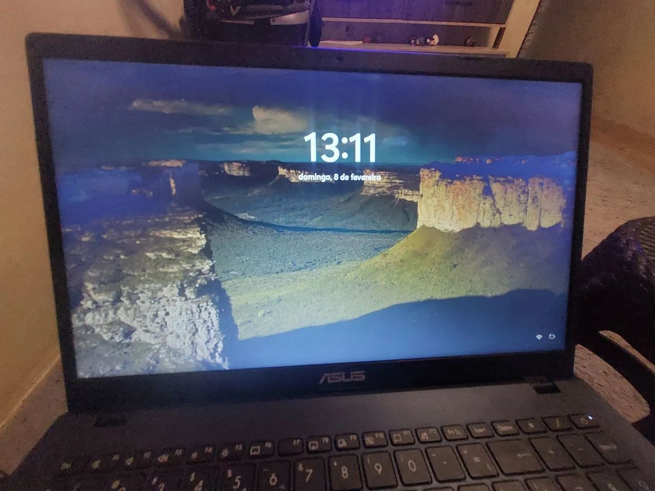 Vendo notebook marca asus com bateria viciada 