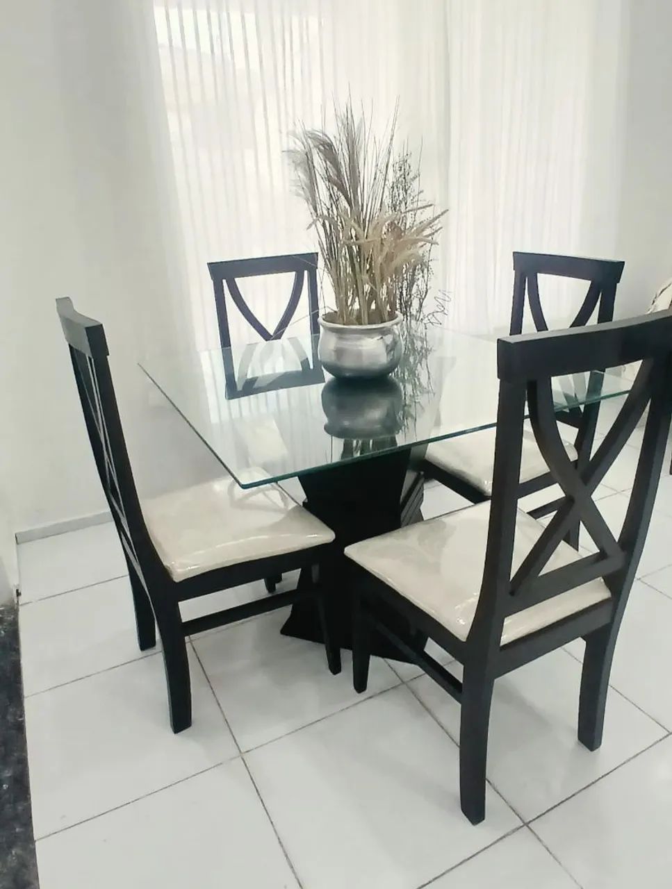 Mesa de Madeira com 4 Cadeiras  - Foto 5