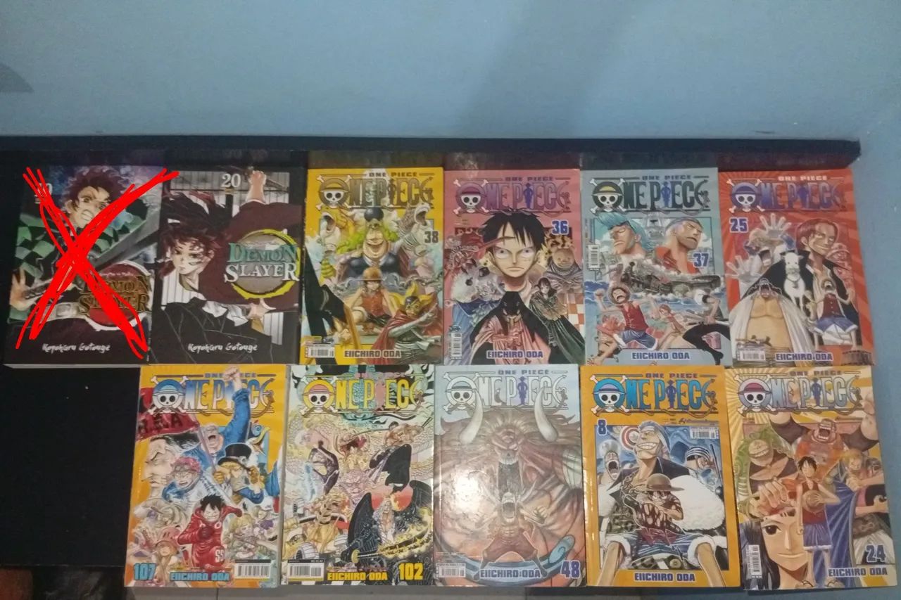 Lote de 10 mangás de One Piece e Demon Slayer 