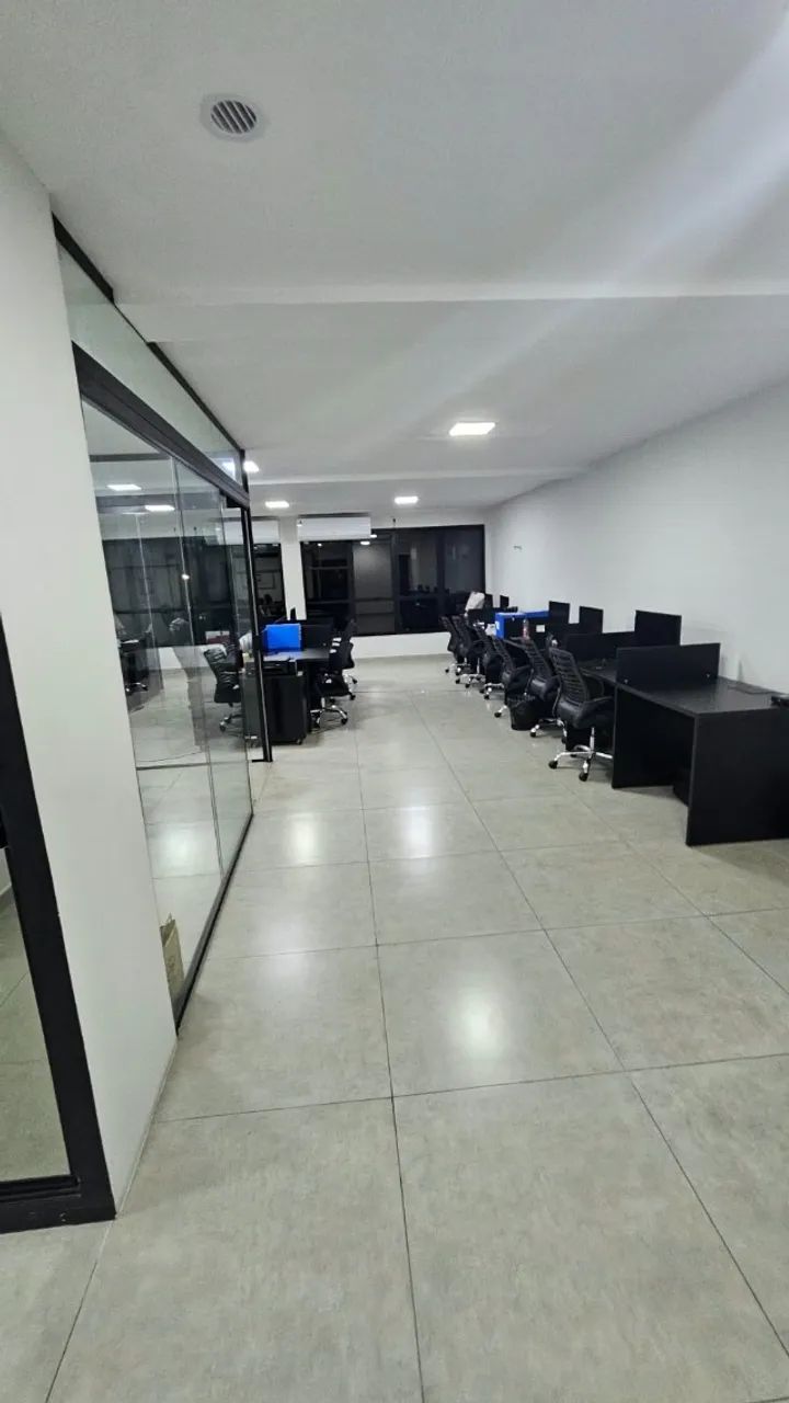 Mesas, cadeiras e armários - sala comercial