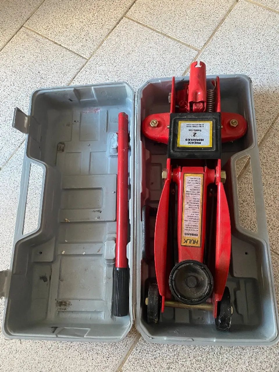 Vende-se macaco hidráulico 2T. Por apenas 220,00R$