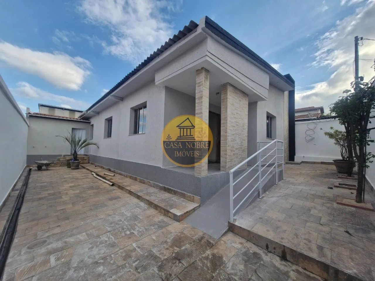 ESPETACULAR CASA 4 QUARTOS E DUAS SUITES, PARA VENDA NO RIACHO!