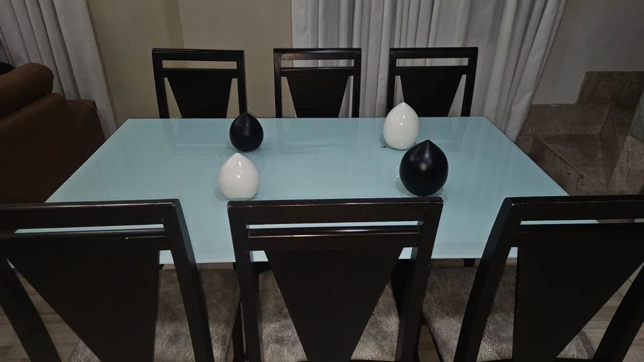 MESA MADEIRA COR TABACO COM 6 CADEIRAS - Foto 5