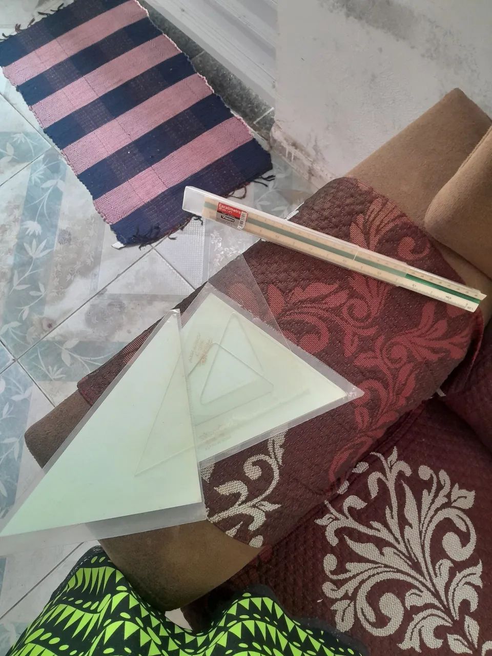 Escalimetro e esquadros