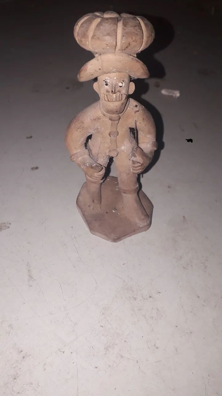 Boneco antigo de barro - Foto 2