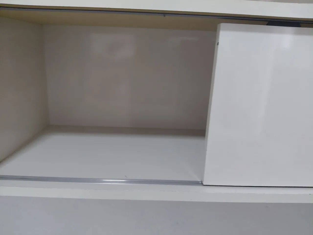 Painel lindíssimo laqueado com ripado e espelho  - Foto 5