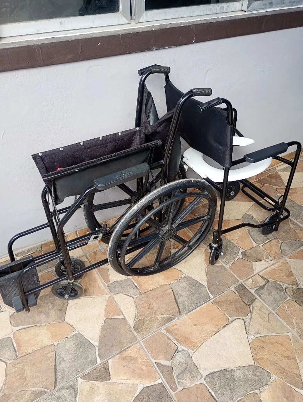 Cadeira de rodas e cadeira banho de rodas 