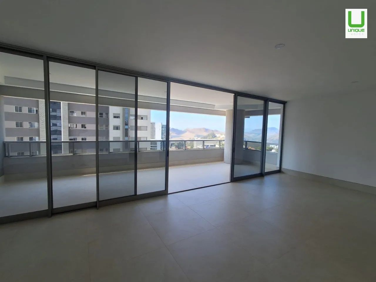 Espetacular Apartamento Linear de 208m² - 4 Suítes