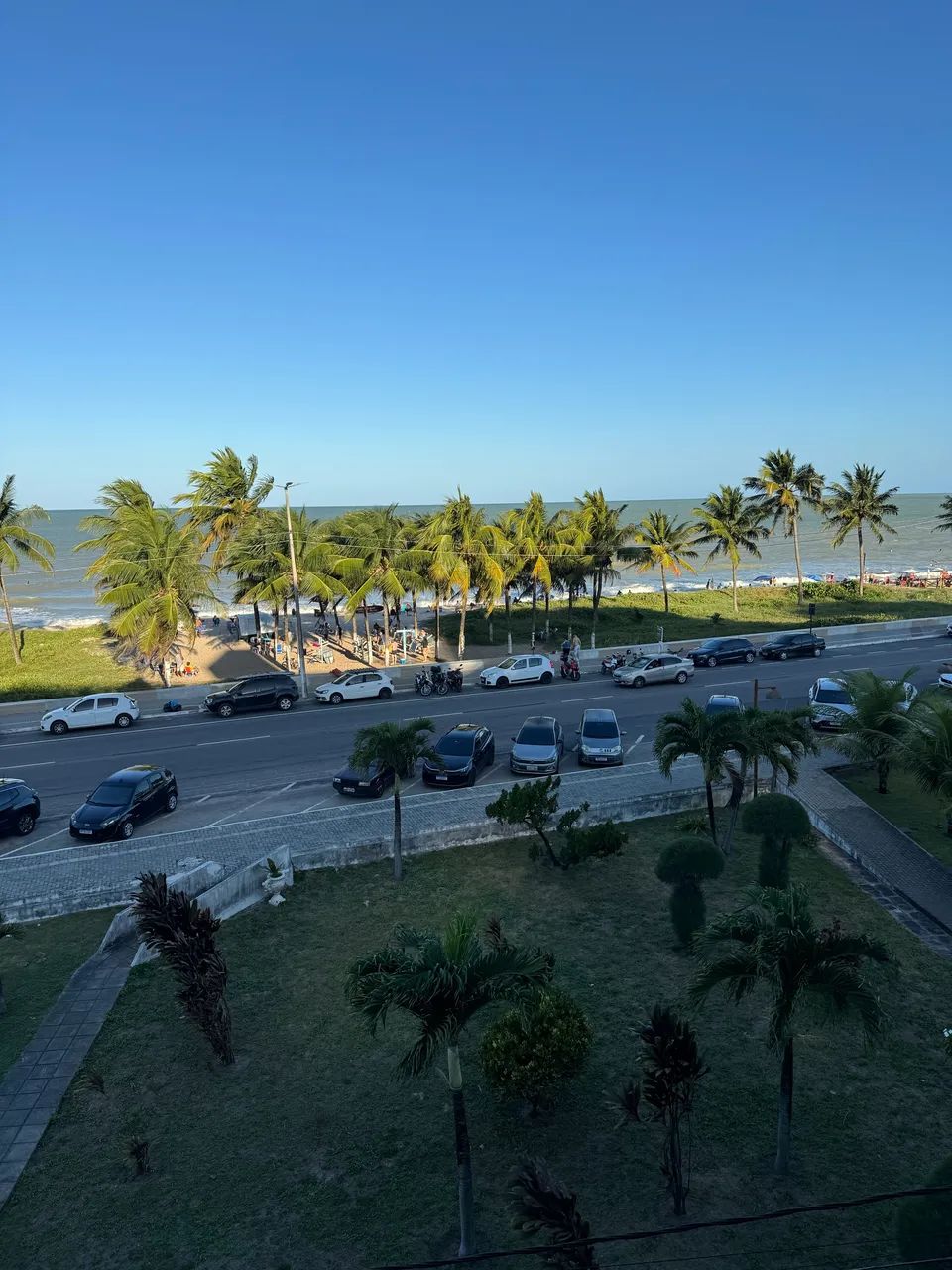ALUGO APARTAMENTO MOBILIADO NA BEIRA-MAR DE INTERMARES 