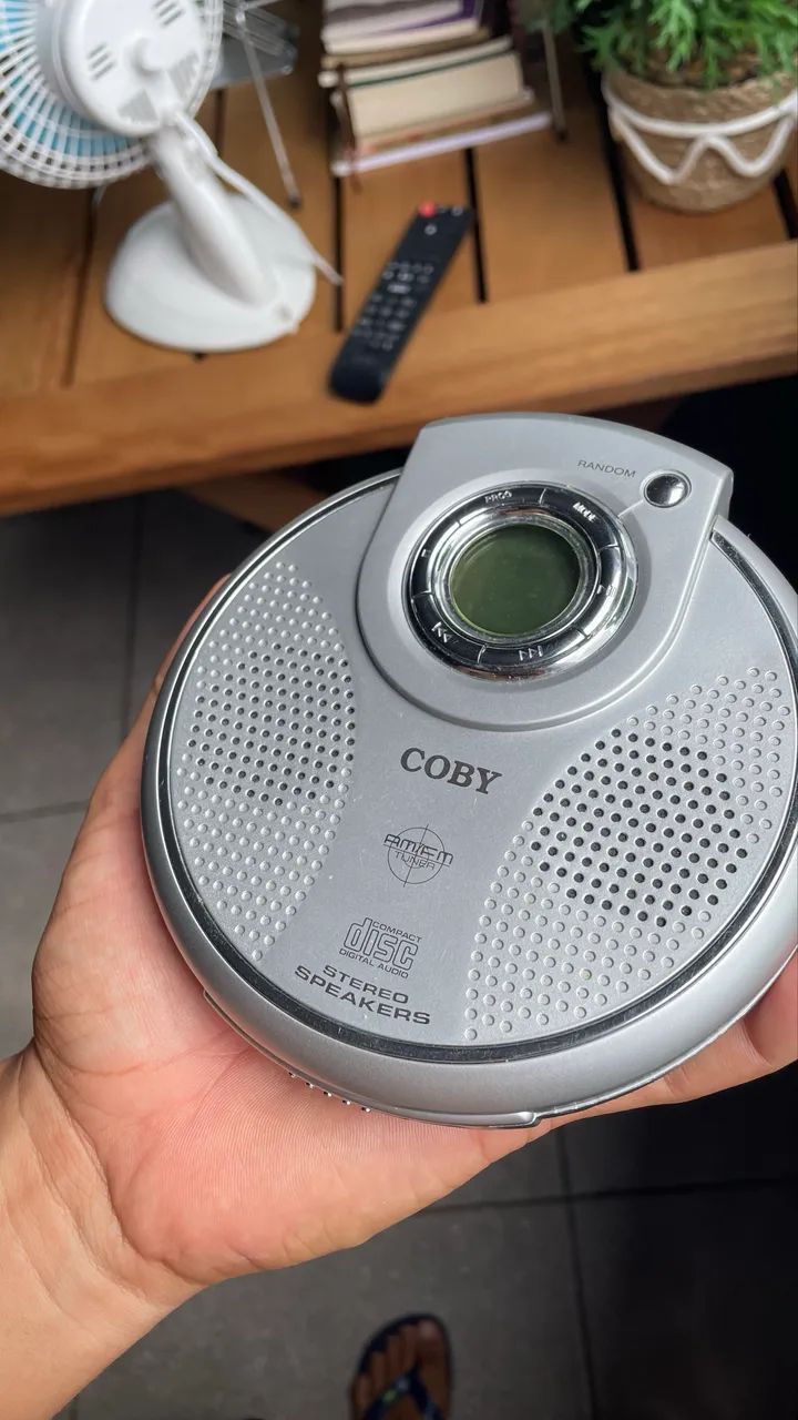 Discman da marca Coby (Relíquia de 2004)