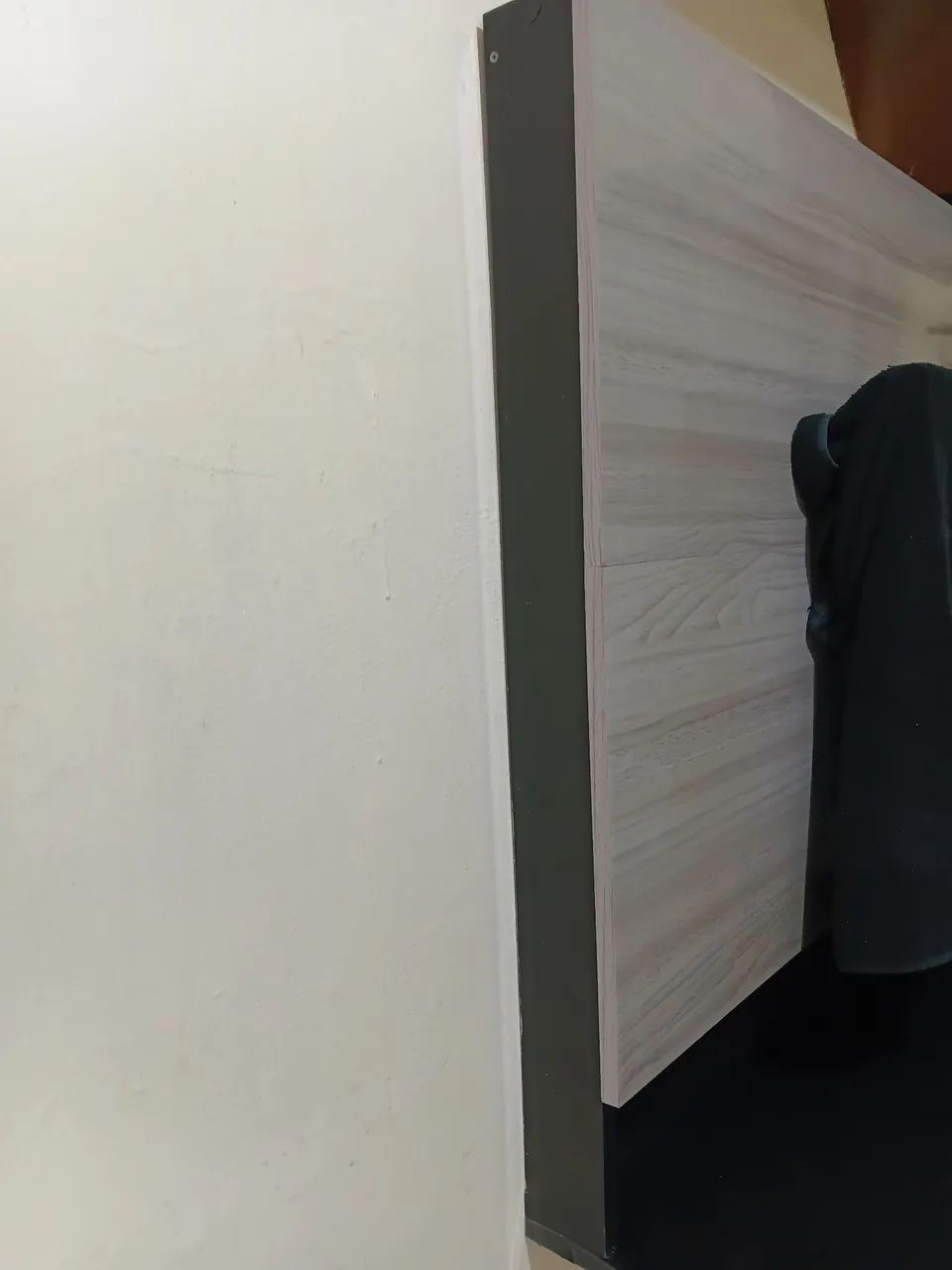 Painel para TV de a partir de 32 polegadas,com pratileirinha de vidro e bancada. - Foto 4