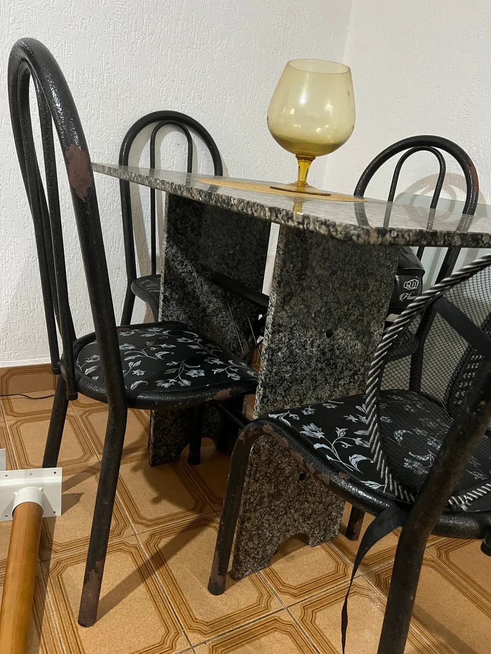 Mesa com cadeiras  - Foto 2