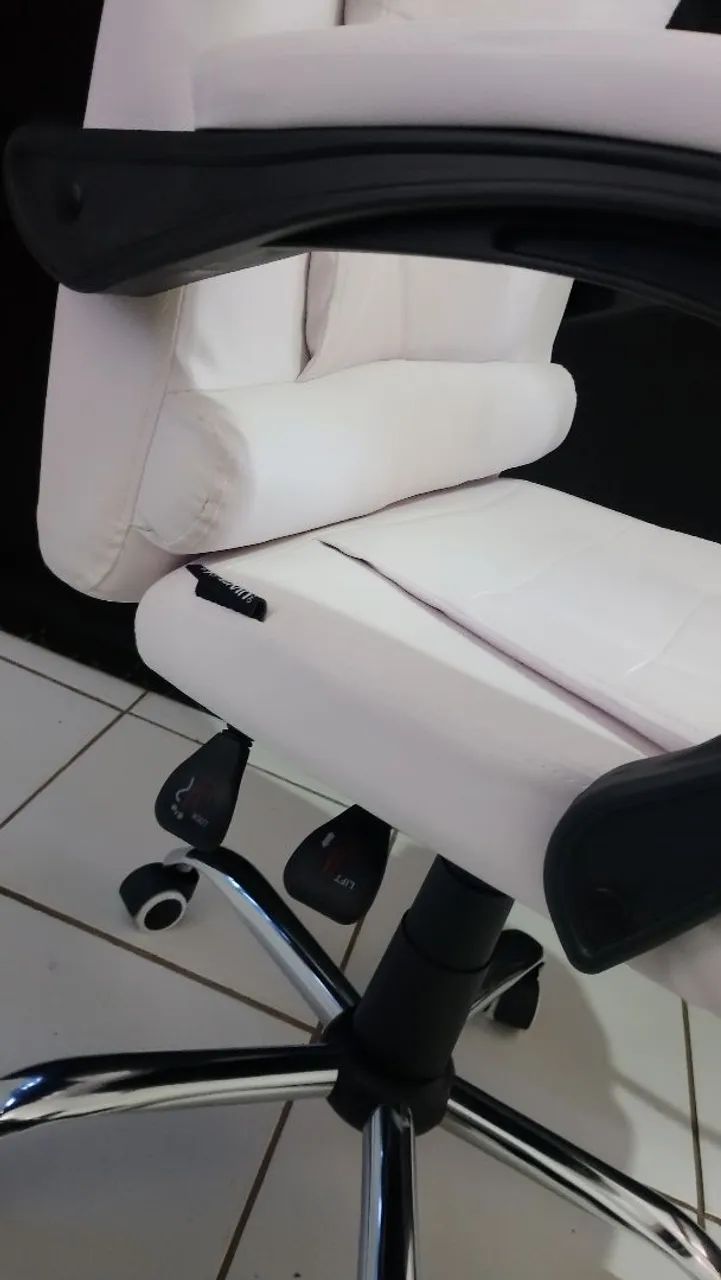Cadeira ergonômica com apoio de pés  - Foto 4