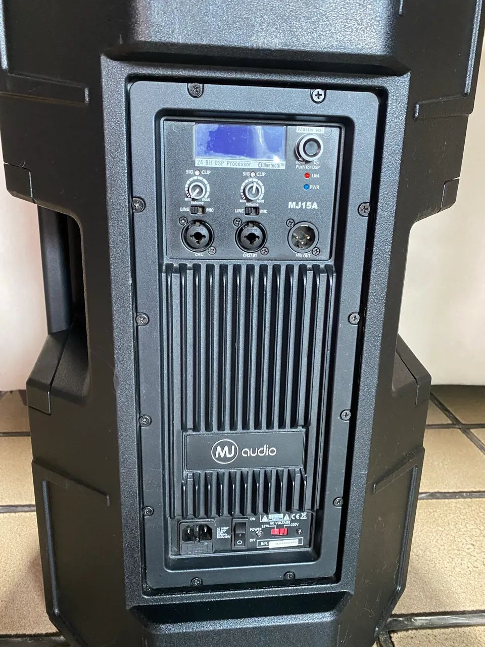 Caixa de som MJ Audio 15?