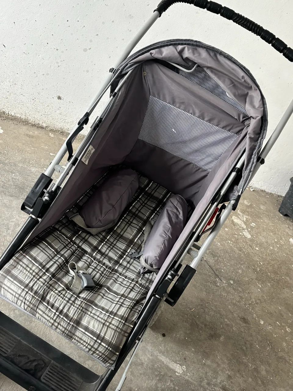 Carrinho de bebê - Usado porém em ótimo estado  - Foto 3
