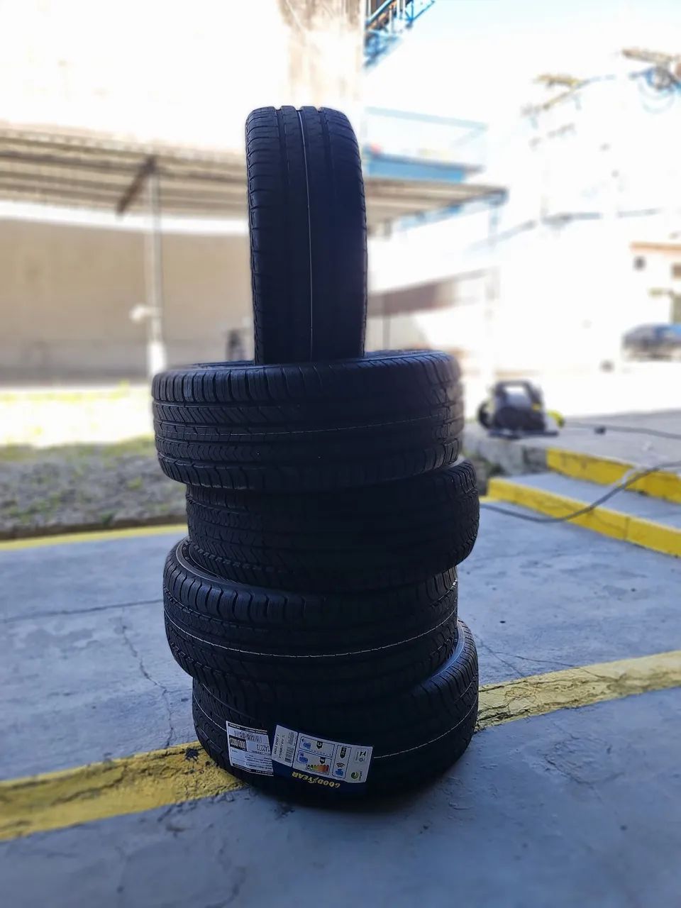 PNEUS - GOODYEAR NOVO -  LEIA  - Foto 3