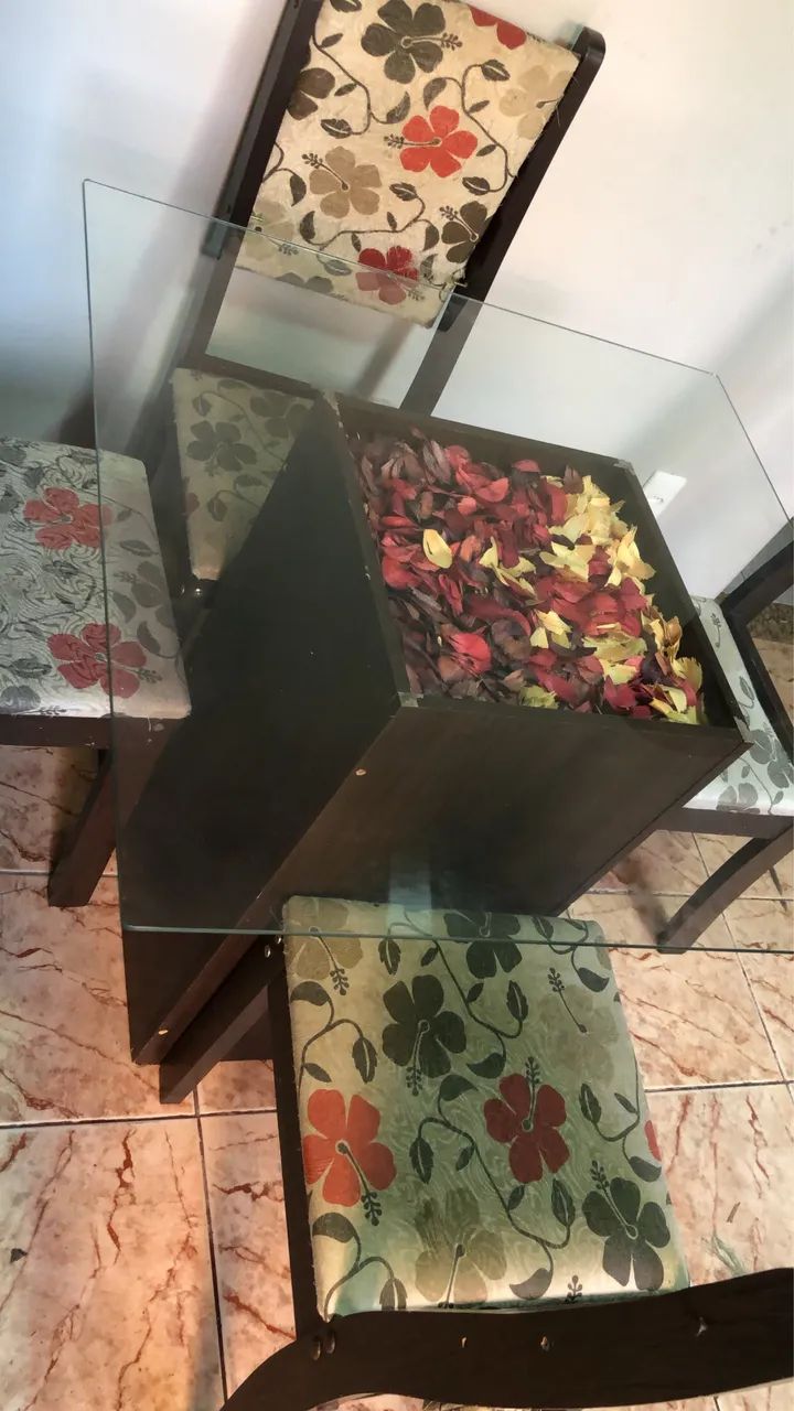 Mesa 4 cadeiras 
