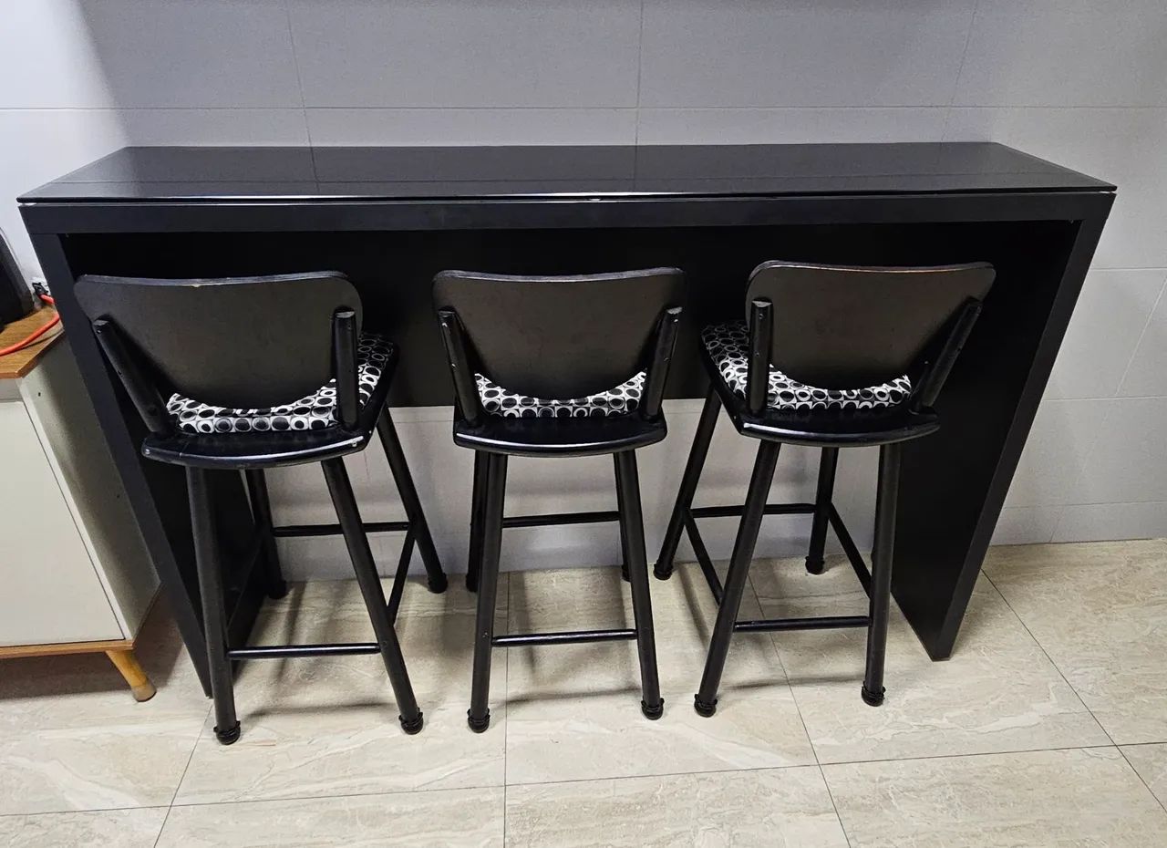 Bancada com Banquetas