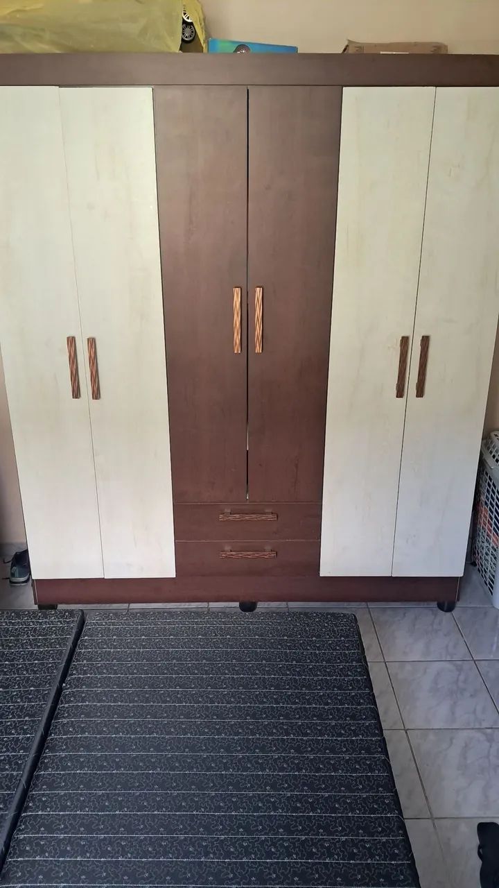Guarda roupa 6 portas