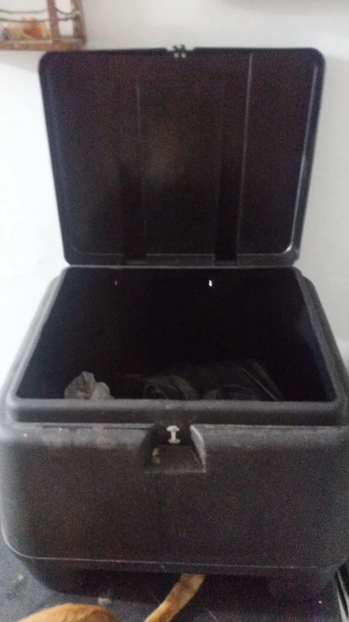 Vendo baú de 80 litros 