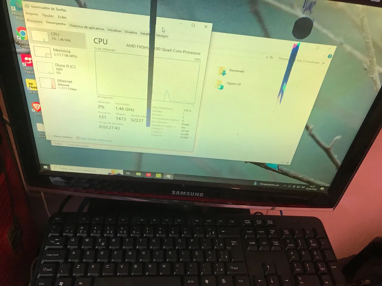 Vendo monitor 22 polegadas com marcas na tela 