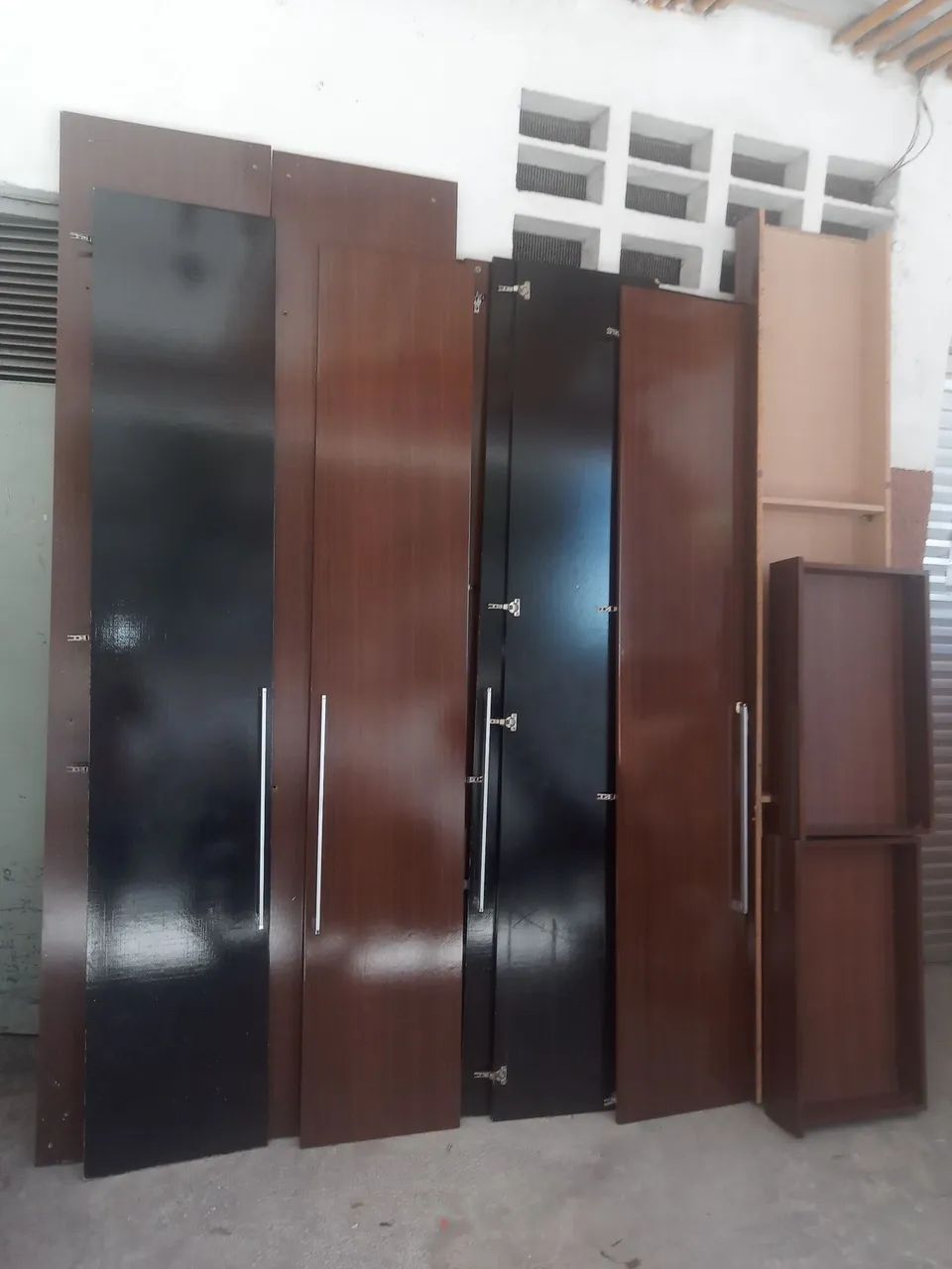 Vendo guarda-roupa de seis portas - Foto 4