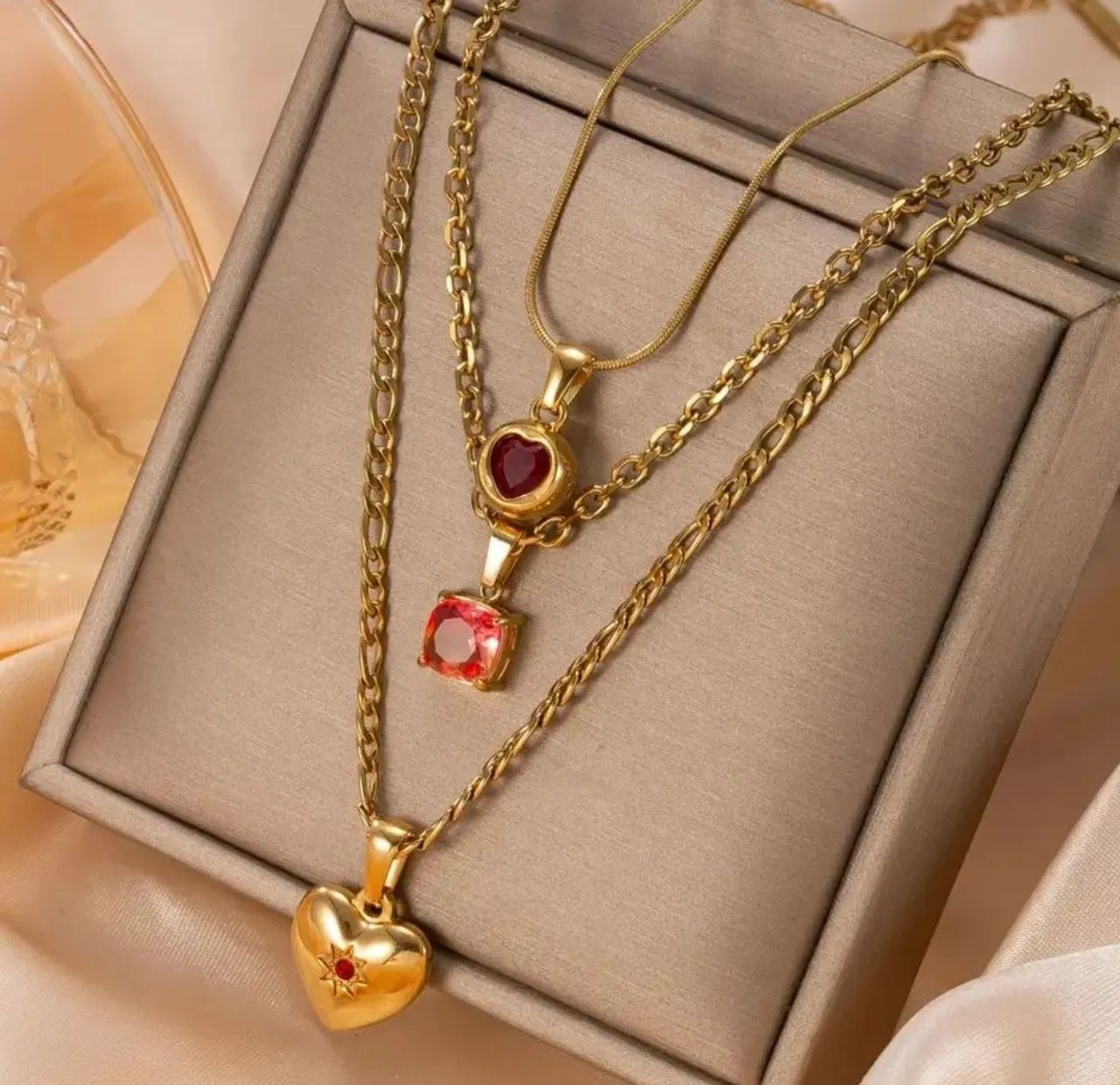 Colar dourado pedra vermelha aço inoxidável 
