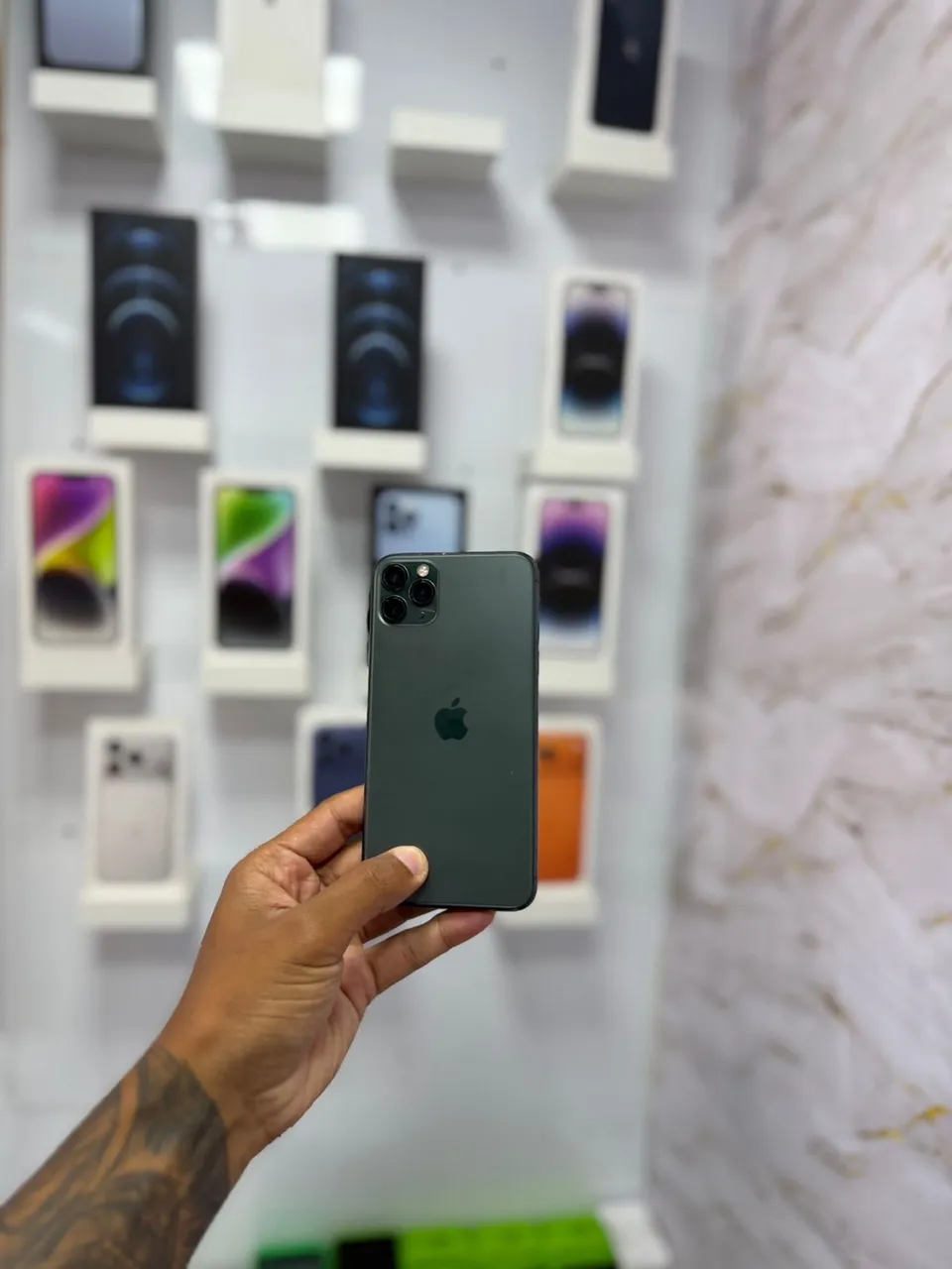 iPhone11Pro 本体 IPHONE 11 PRO MAX 64Gb tela bateria nova ? R$ 1.399 - Celulares e
