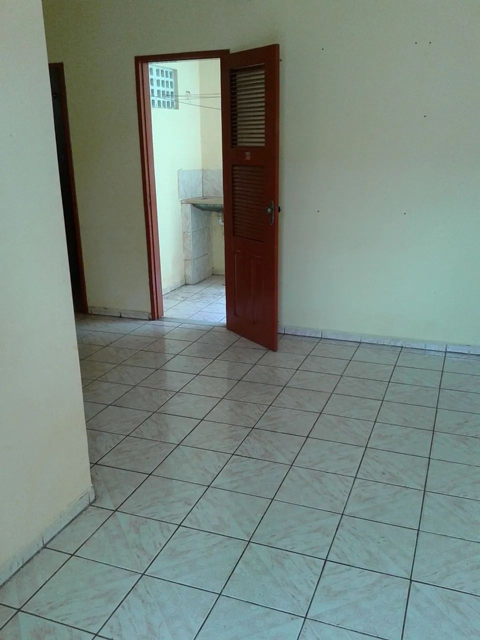 ALUGO CASA TÉRREA 2 QUARTOS E GARAGEM NO HENRIQUE JORGE  - Foto 5