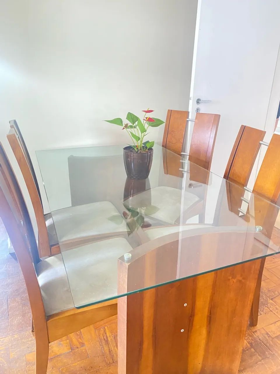Mesa de Jantar de Madeira 