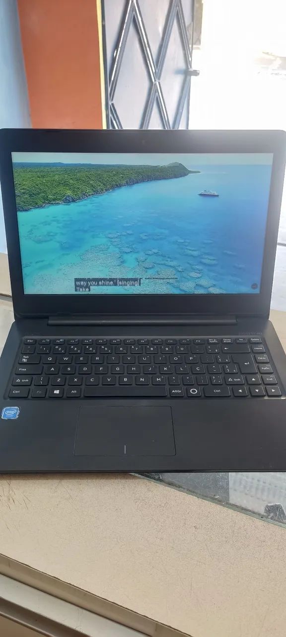 Notebook seminovo tudo funcionando perfeitamente 
