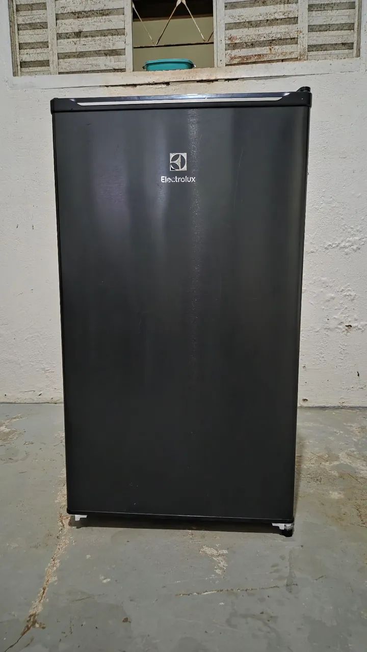 Frigobar Electrolux 90L