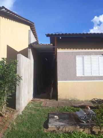 Vendo Casa 3/4 em condomínio fechado, no Setor Eli Forte