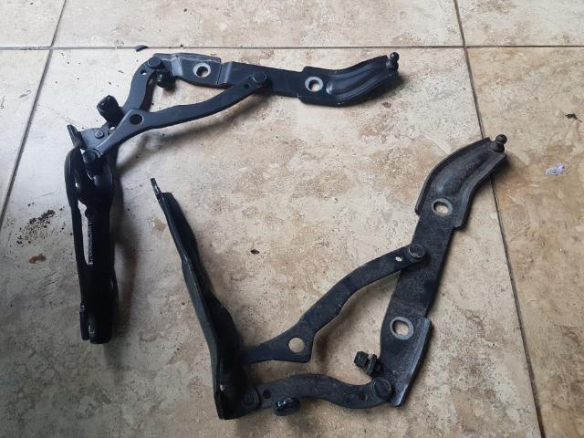 Braço da tampa traseira bmw 325 i o par original
