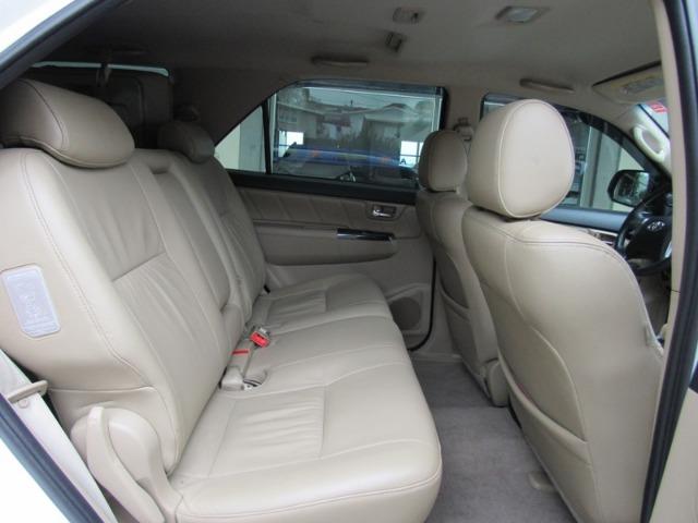 Hilux SW4 SRV 4x4 Aut / 7 Lug - 2015 - Foto 10