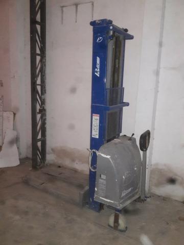 Empilhadeira semi eletrica LE 1034C Paletrans - Foto 5