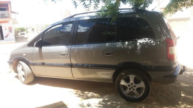 Zafira em ótimo estado motor e caixa de macha primeira - Foto 4