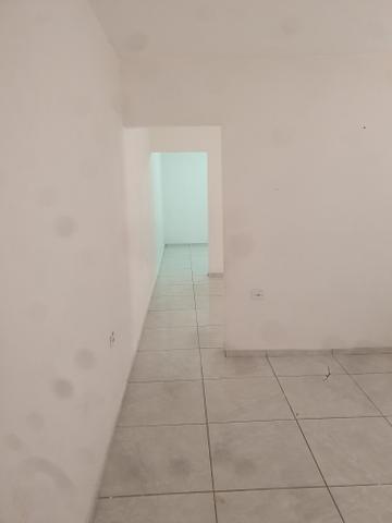 Alugo casa