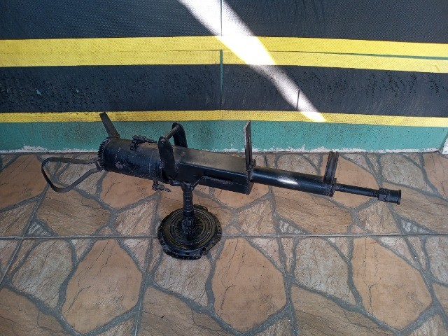 Metralhadora Artesanal Para Decoração Sítio Clube De Tiro - Foto 2
