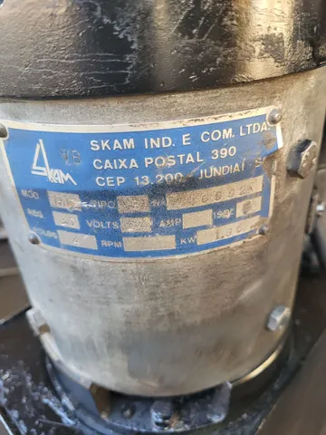 Vende se uma central idraulica da elevaçáo da empilhadeira SKAM